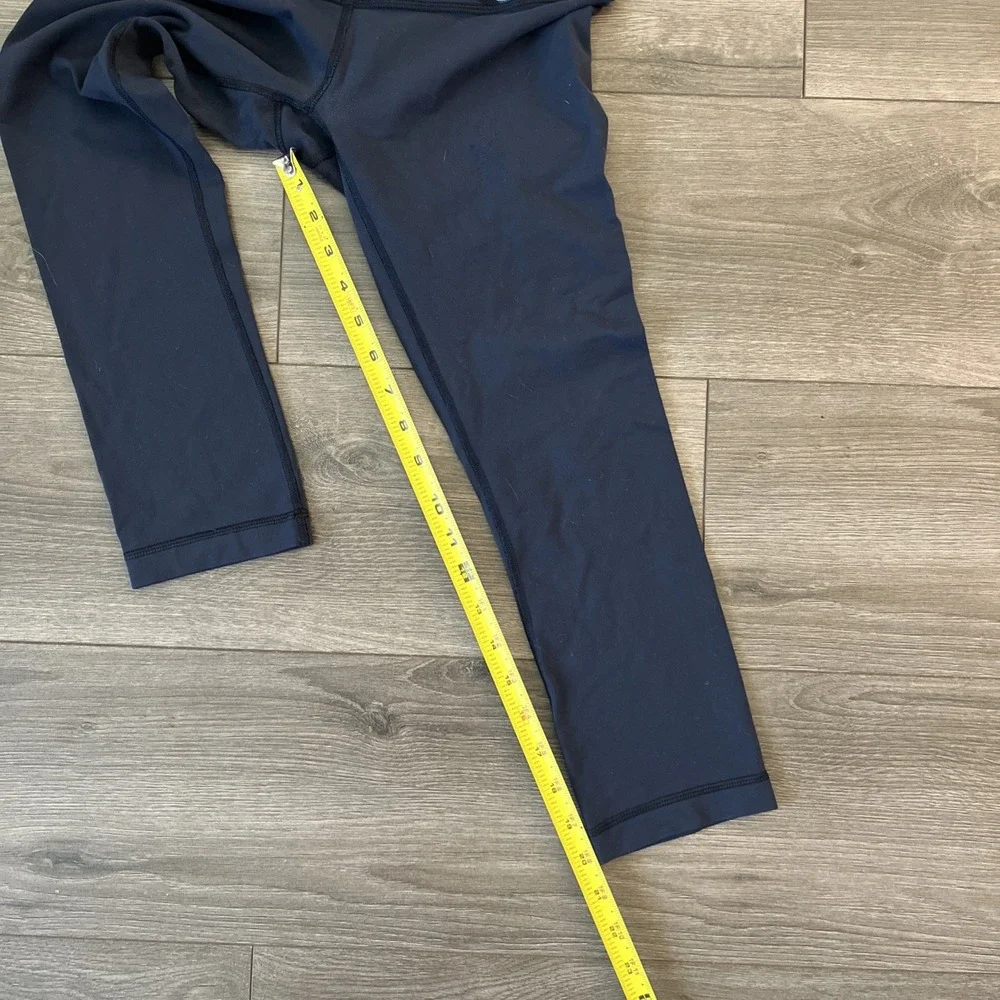Lululemon Womens Sz 4 Capri Leggings Dark Blue